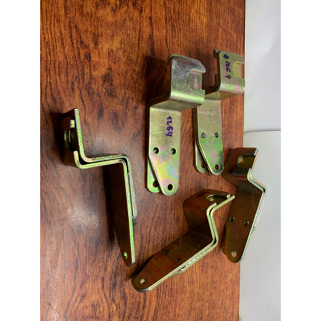 Tai Khóa Cửa Thùng Xe Tải Loại Cong, Bát Cong Bát khóa thùng xe tải loại dầy.