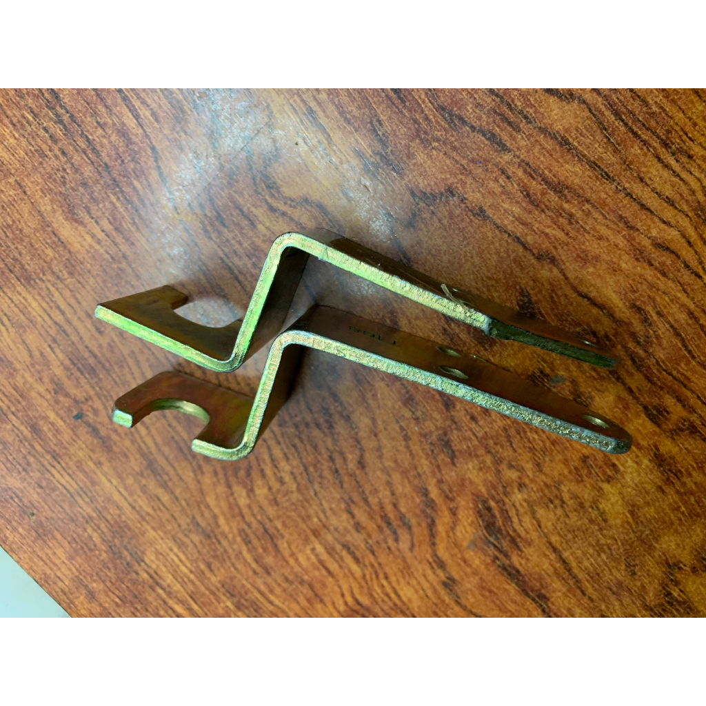 Tai Khóa Cửa Thùng Xe Tải Loại Cong, Bát Cong Bát khóa thùng xe tải loại dầy.