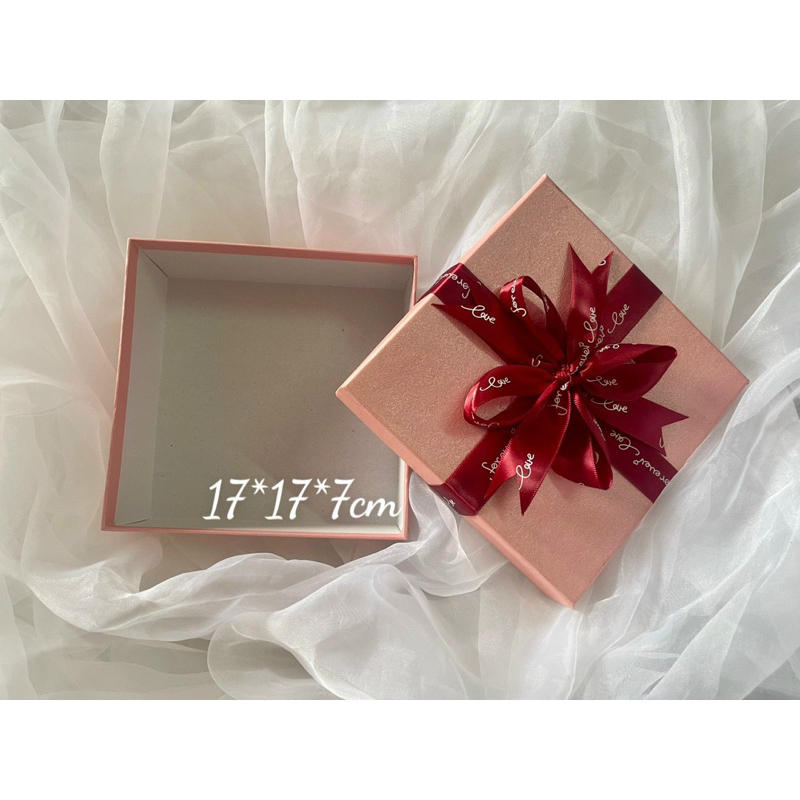 Hộp quà tặng kèm nơ - giấy rơm cao cấp 17*17*7cm