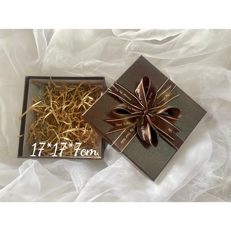 Hộp quà tặng kèm nơ - giấy rơm cao cấp 17*17*7cm