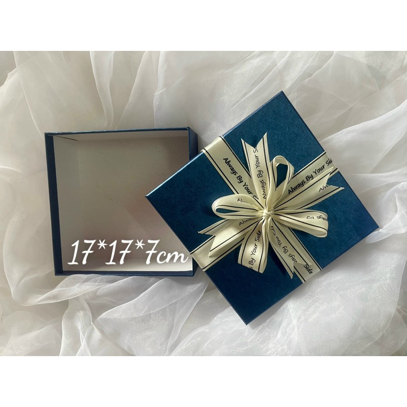Hộp quà tặng kèm nơ - giấy rơm cao cấp 17*17*7cm