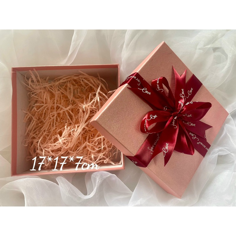 Hộp quà tặng kèm nơ - giấy rơm cao cấp 17*17*7cm