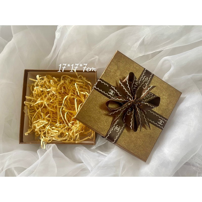 Hộp quà tặng kèm nơ - giấy rơm cao cấp 17*17*7cm