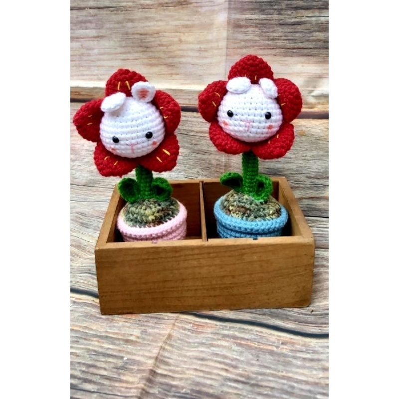 Chậu hoa thỏ len màu đỏ đáng yêu +hàng sẵn tại TPHCM