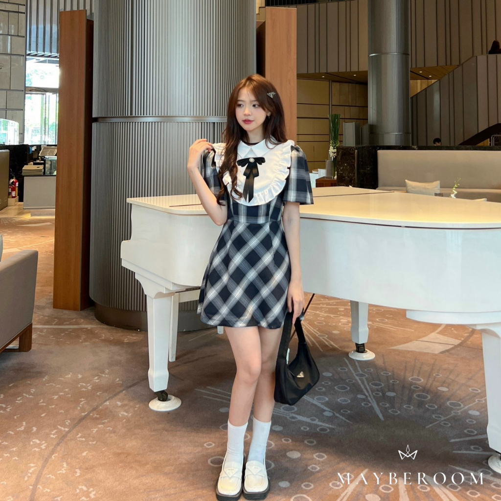 Váy kẻ ô đen phối cổ trắng sơ mi chiết eo dáng ngắn xoè tay chuông Niki dress Mayberoom