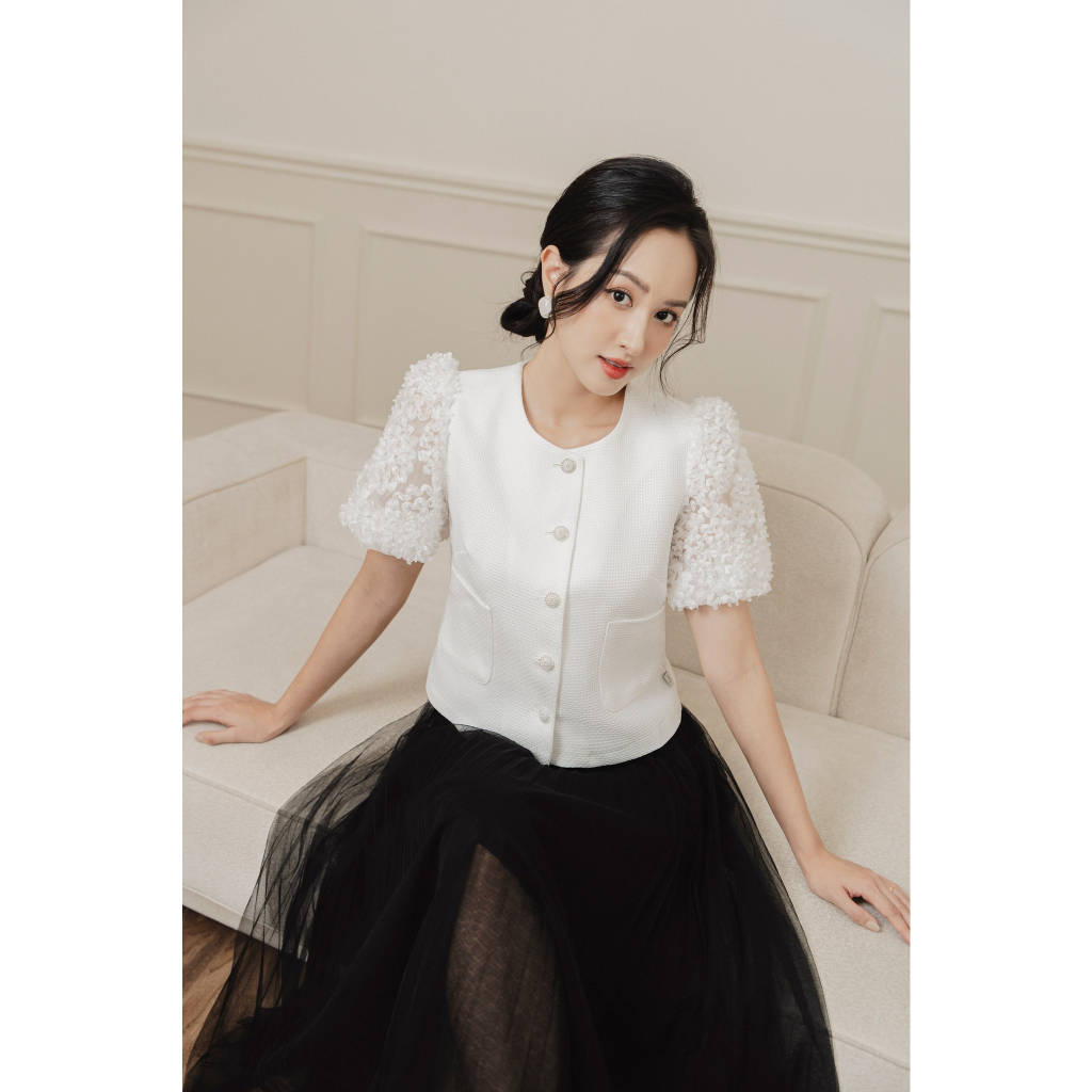 Áo sơ mi nữ ngắn tay nữ công sở phối tay ren cổ tròn cúc ngọc chất tafta TiinStore - AHN736