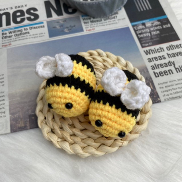 Móc khoá con ong len handmade