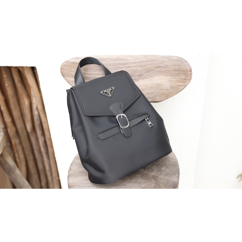 Balo Về ngập tràn Balo Prada dù  fullbox nam châm 2 lớp nguyên seal kích thước:26x30cm W188-26