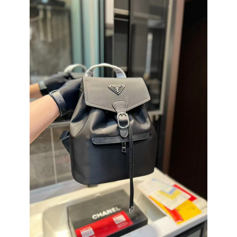 Balo Về ngập tràn Balo Prada dù  fullbox nam châm 2 lớp nguyên seal kích thước:26x30cm W188-26