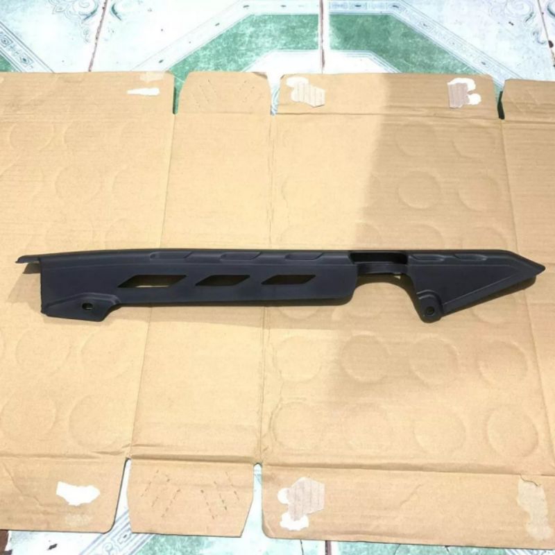 Che sên xe máy sirius  màu đen nhám hàng tốt