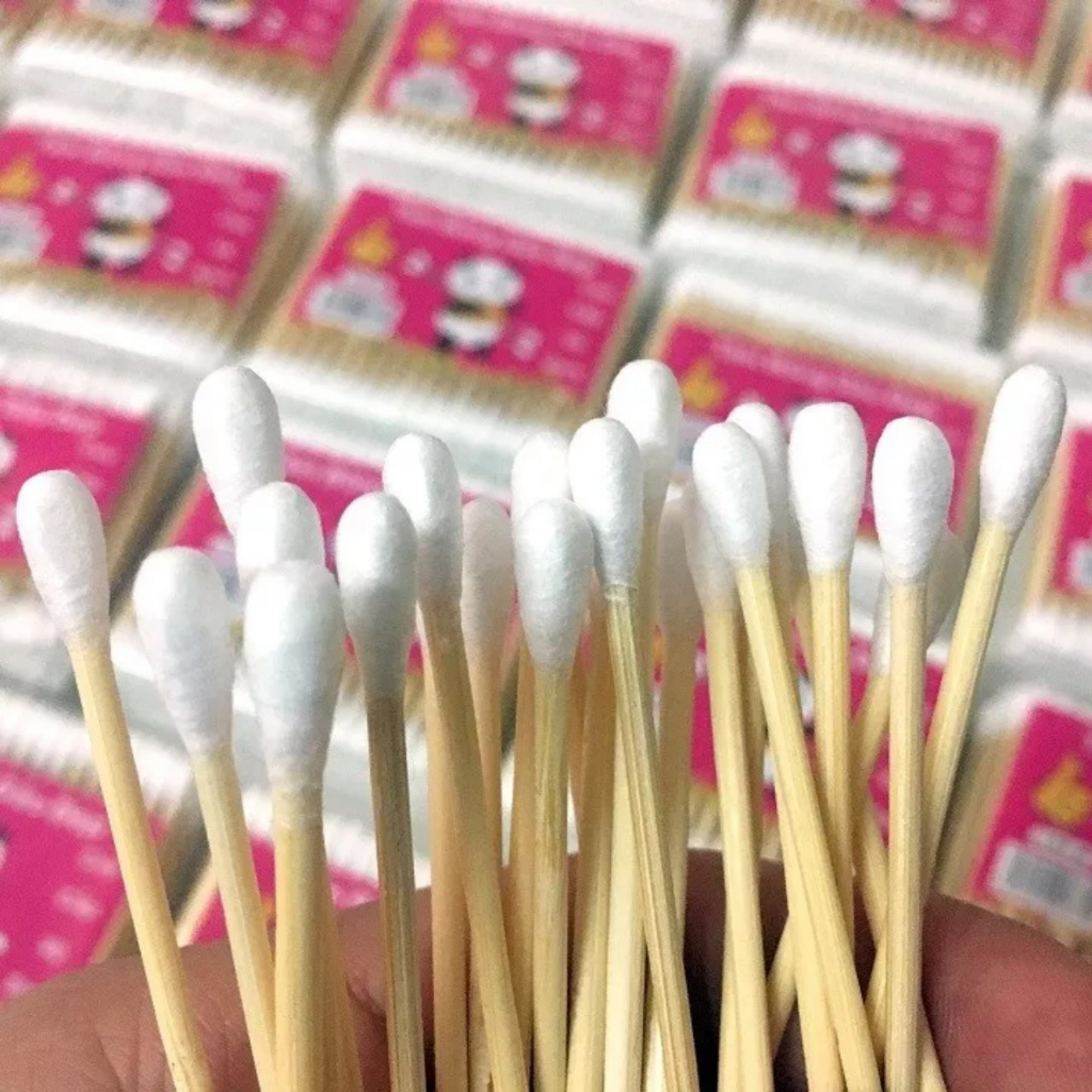 Tăm bông 100 que thân gỗ ngoáy tai ,nặn mụn