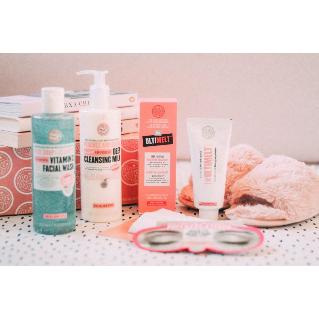 Sữa rửa mặt làm sáng da Soap and Glory Face Soap and Clarity 3 in 1 Daily Vitamin C Facial Wash 350ml