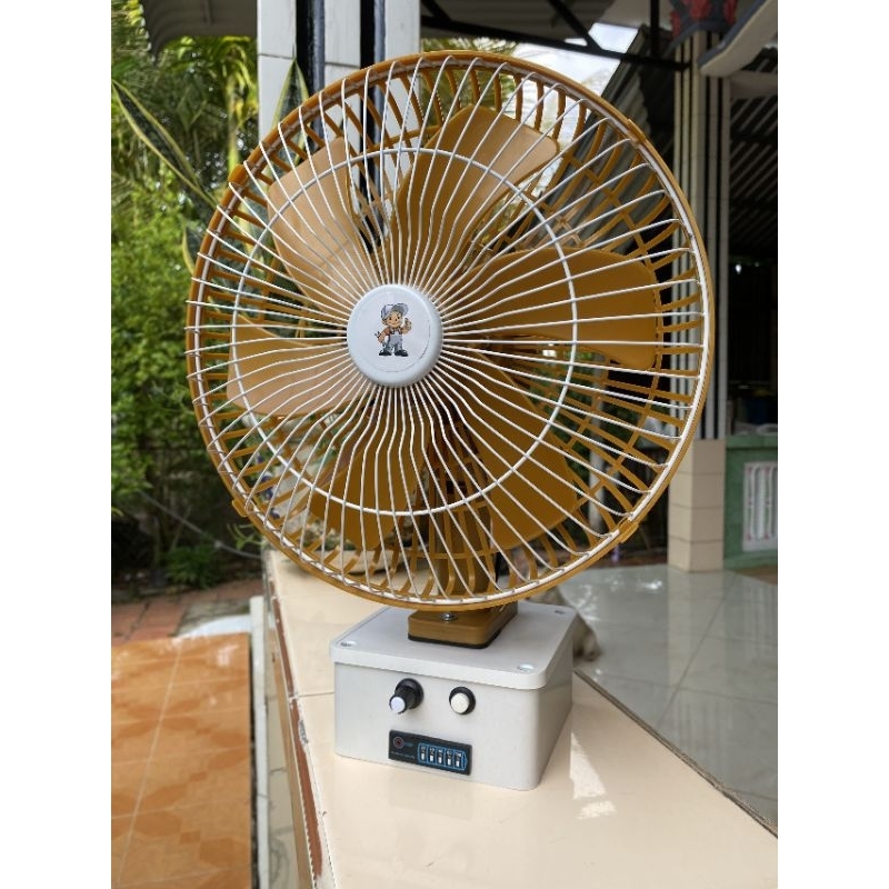 Quạt mini cỡ lớn cánh 22cm có pin sẵn, quạt tích điện, quạt để bàn, động cơ không chổi than