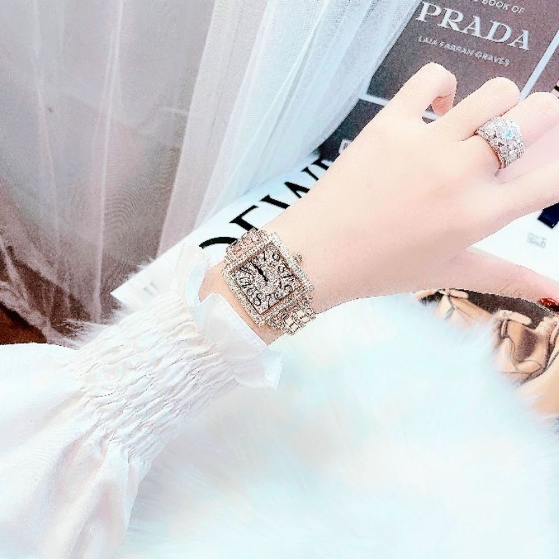 Đồng nữ Davena mặt vuông đính đá Rose Gold óng ánh sang trọng quý phái