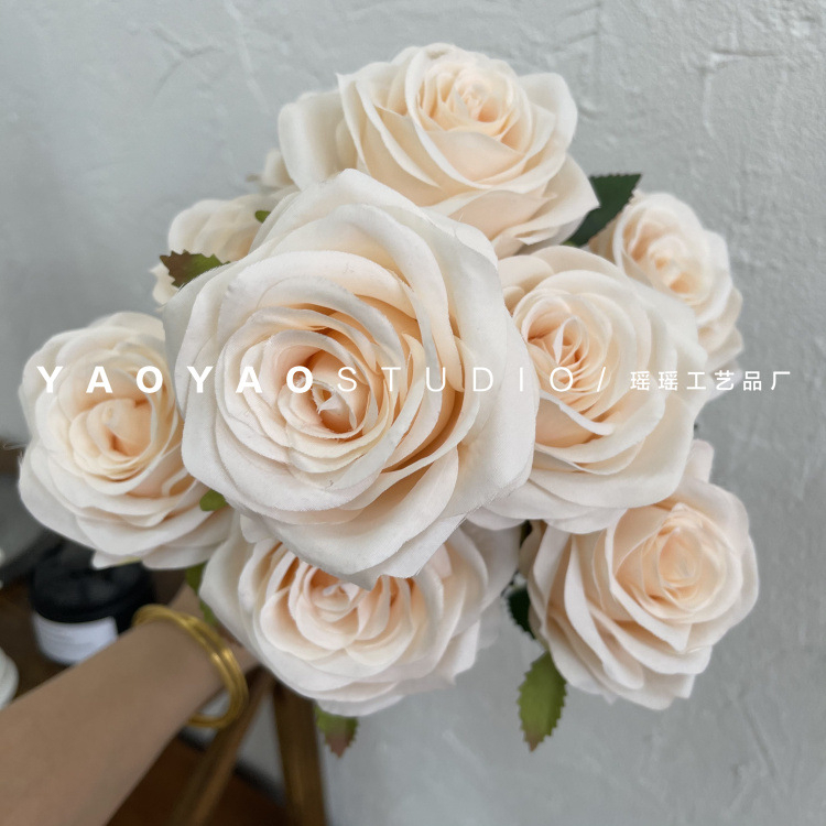 Cụm Hoa Hồng 9 bông cao cấp nhập khẩu trang trí nhà cửa, tiệc cưới, studio quán cà phê, decor nội thất, cắm hoa để bàn..