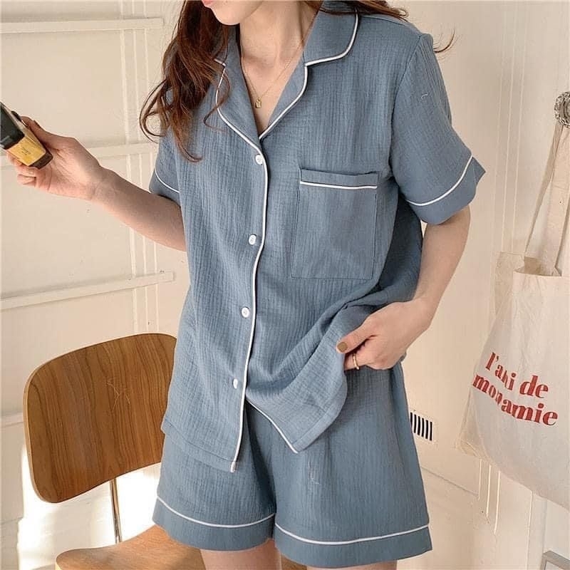 Bộ Pyjama đùi xốp cổ vét phối viền.