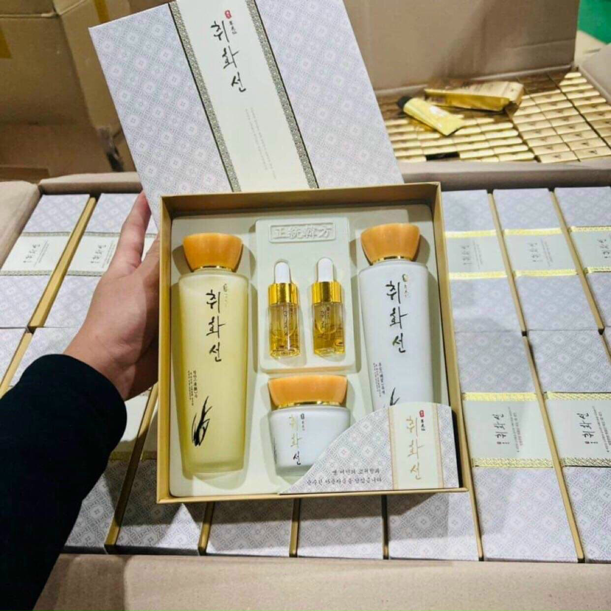 Set Dưỡng Da Tái Sinh Đông Y Chi Hwa Seon Hàn Quốc. Giúp da căng mịn trắng hồng, cải thiện tình trạng lão hoá