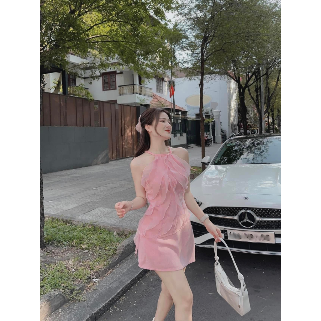 Set bộ đồ nữ áo voan cổ yếm dập ly lượn sóng mix chân váy chữ A với 2 tone màu hồng, trắng tôn da, xinh xắn