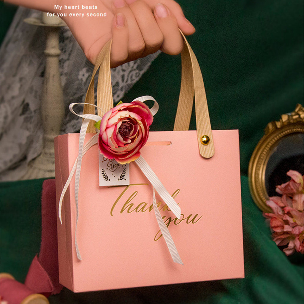 Túi Quà Tặng đám cưới quai cói trang trí hoa kèm khay đựng kích thước 12x14x6cm sang trọng cuốn hút.