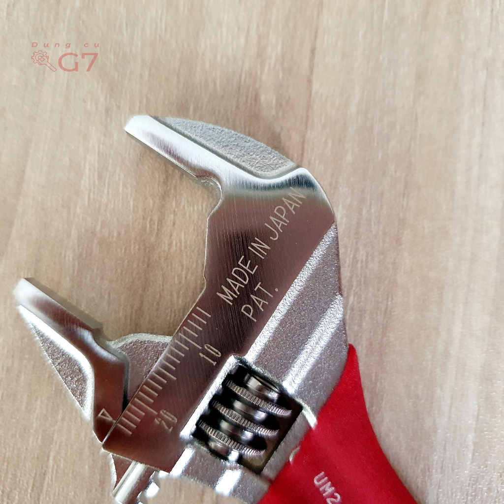 Mỏ lết Lobster UM24XD Made In Japan