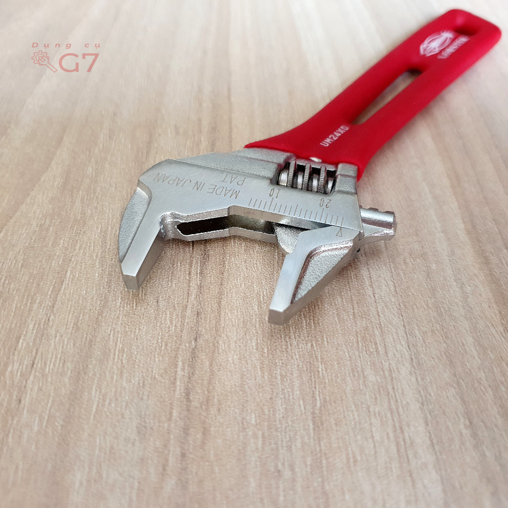 Mỏ lết Lobster UM24XD Made In Japan