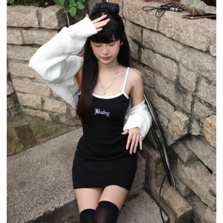 Váy hai dây ôm body thêu chữ phối viền A-Q