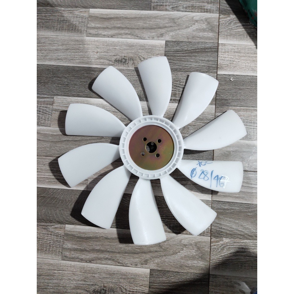 Cánh quạt lắp ô tô lỗ giữa 28 ngoài 45cm