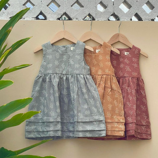 Đầm chất liệu linen thiên nhiên hoa nhí có nút cài phía sau xinh xắn cho bé gái THE LITTLE AVOCADO nâu vàng xanh 