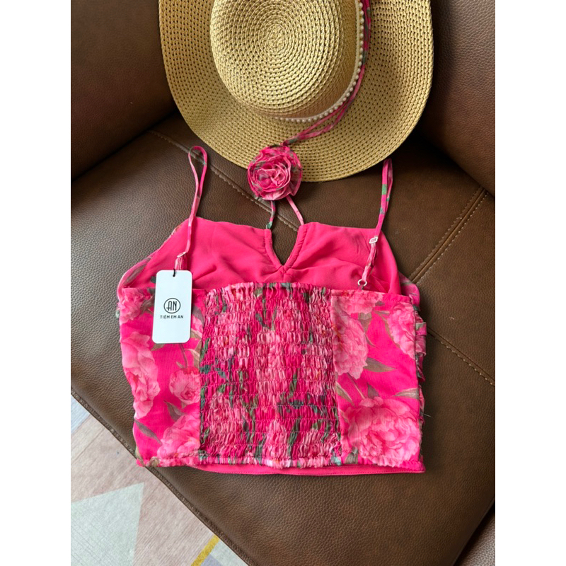 Áo dây kèm hoa cổ hot trend