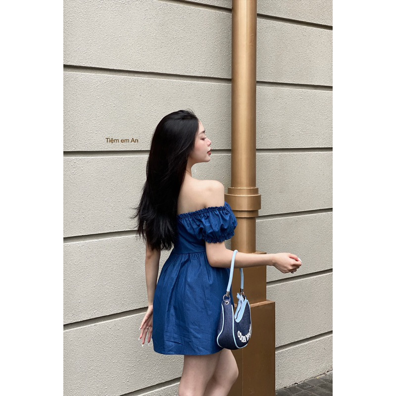 Đầm denim nhún vai