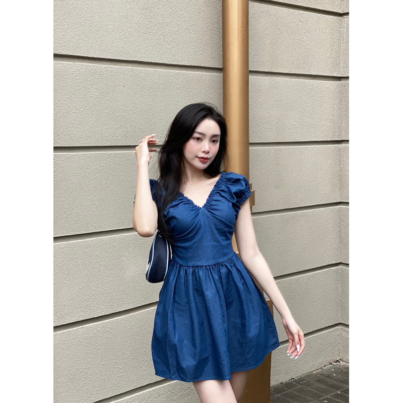 Đầm denim nhún vai