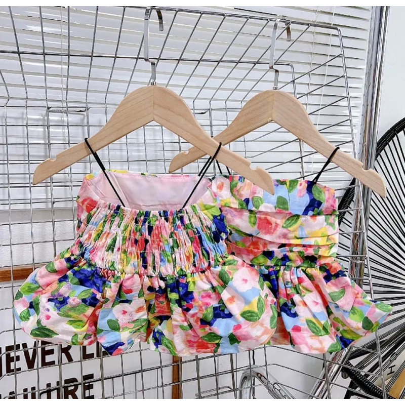 Bộ áo hoa cúp ngực đang hot và quần ống loe cho bé gái siêu đáng yêu thoải mái diện hè