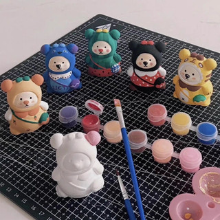Tượng thạch cao gấu đeo túi size mini 6cm