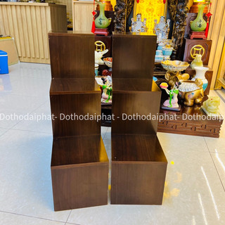 Tam cấp kê cạnh ban thờ thần tài, bục tam cấp kích thước 20cm