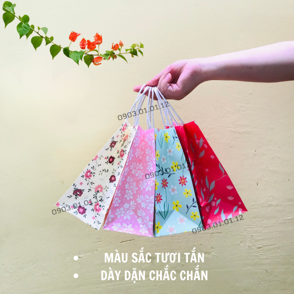 Túi giấy có họa tiết đủ màu, túi đựng quà màu sắc dày dặn, sang trọng