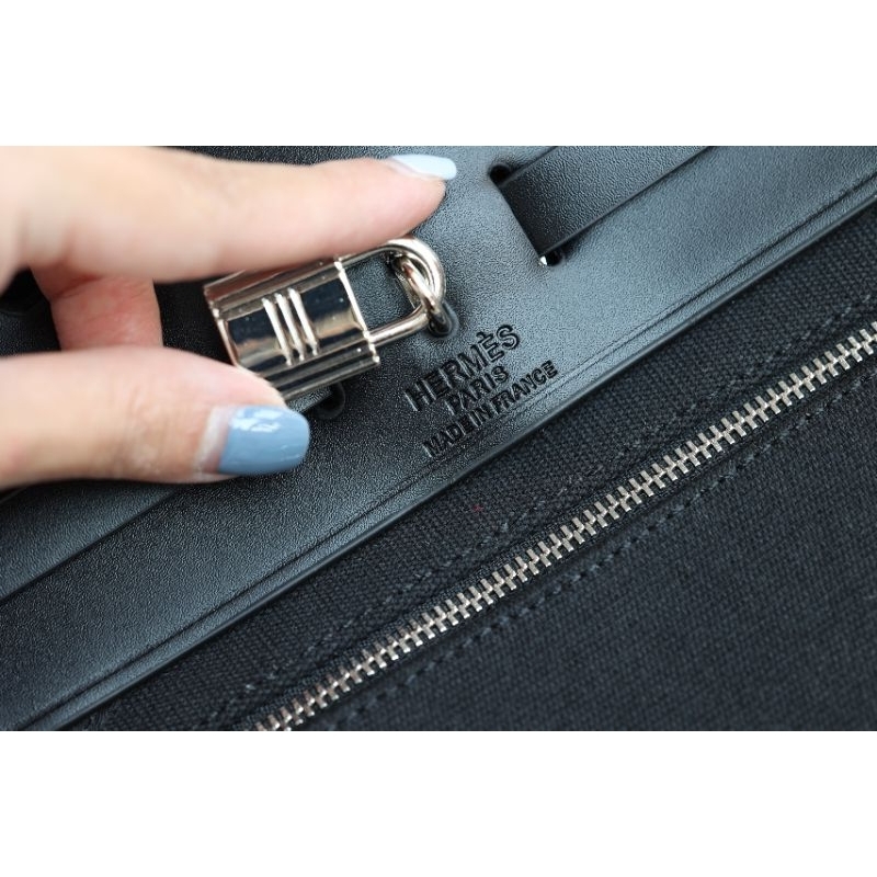 Túi xách nữ H.M herbag sz25cm đen khóa bạc tặng kèm 1 ví cực đẹp fullbox