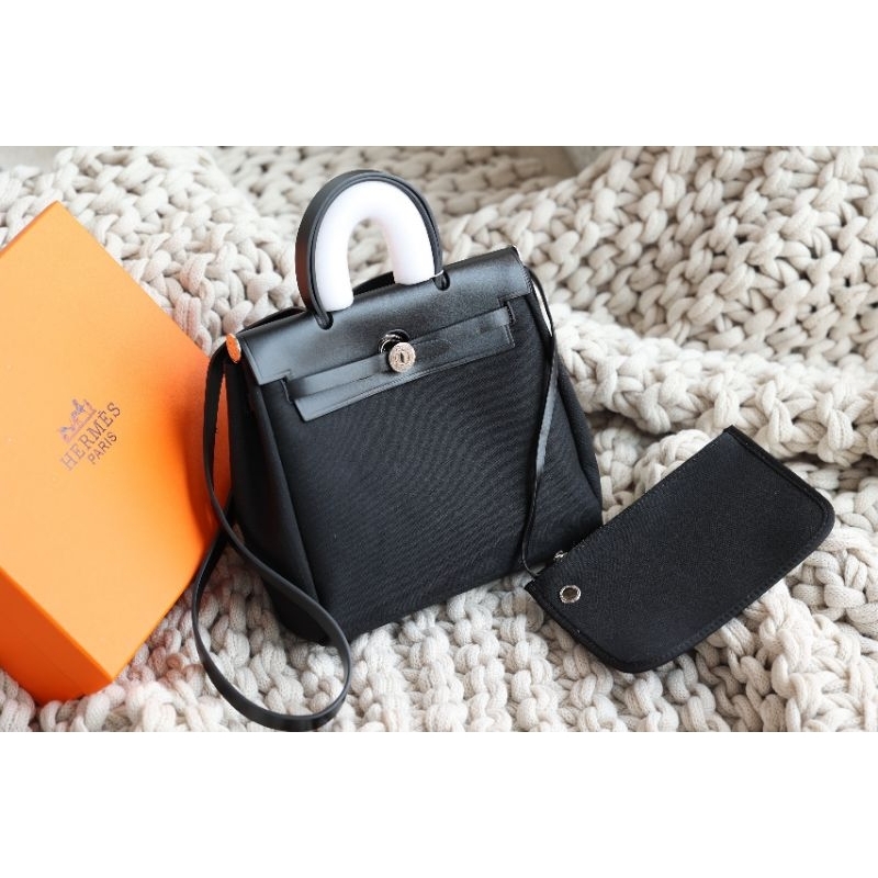 Túi xách nữ H.M herbag sz25cm đen khóa bạc tặng kèm 1 ví cực đẹp fullbox