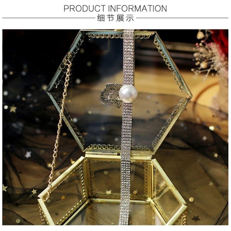 Choker đá kết ngọc sang chảnh với áo trễ vai