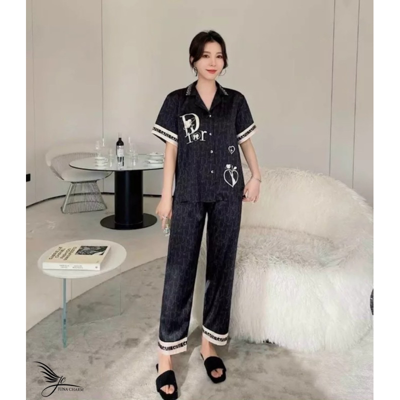 Đồ mặc nhà pijama nữ thiết kế Dior sang chảnh quý phái from dáng lịch sự nhẹ nhàng chất liệu lụa mềm mại mát mẻ êm dịuuu