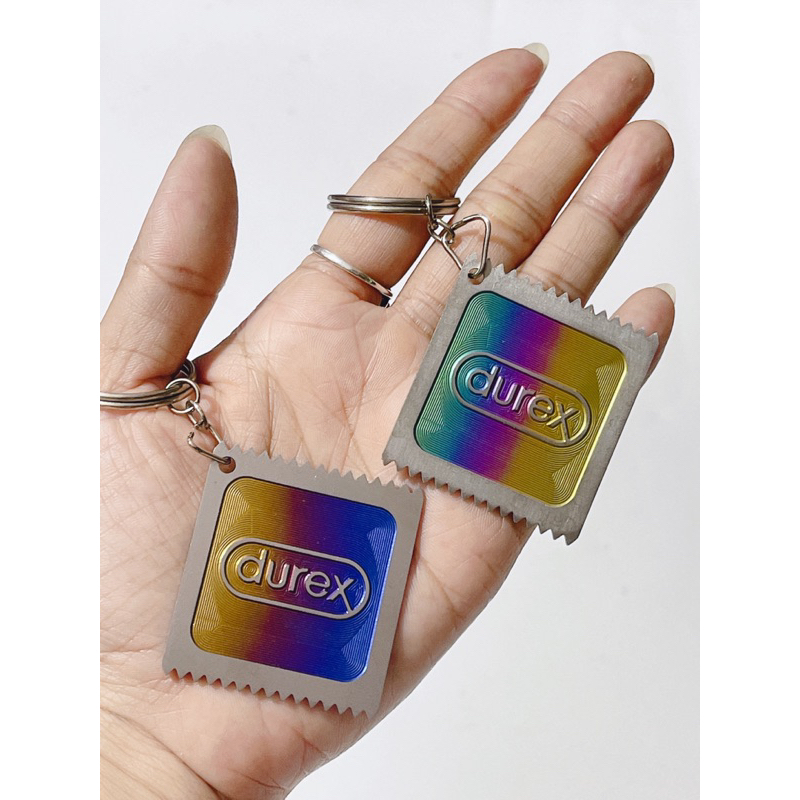 Móc khoá hình Durex điện phân không phai màu, móc khoá chữ durex size 4x4.5cm