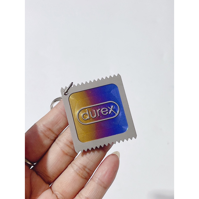 Móc khoá hình Durex điện phân không phai màu, móc khoá chữ durex size 4x4.5cm