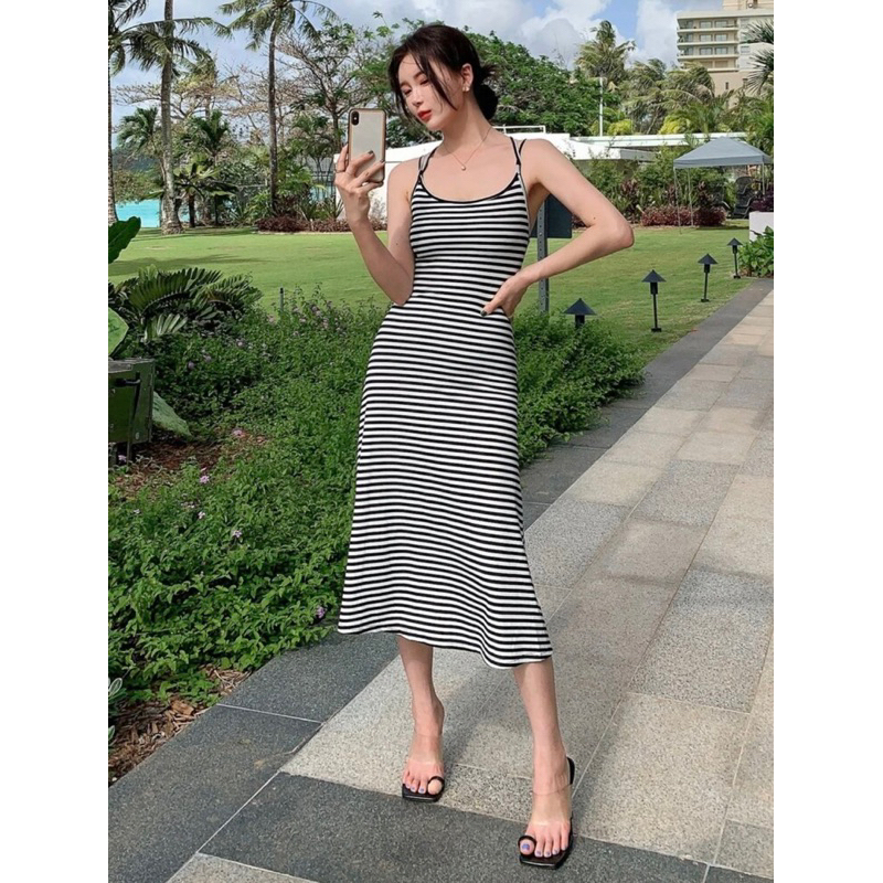 Đầm váy midi sọc trắng đen đan dây lộ lưng gợi cảm