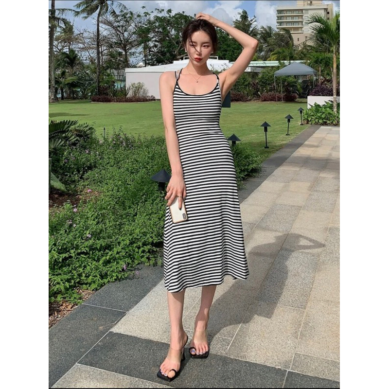 Đầm váy midi sọc trắng đen đan dây lộ lưng gợi cảm