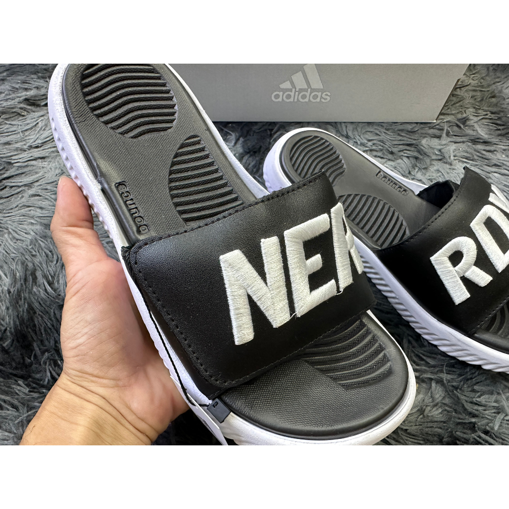 Dép Alphabounce Nerdy quai thêu