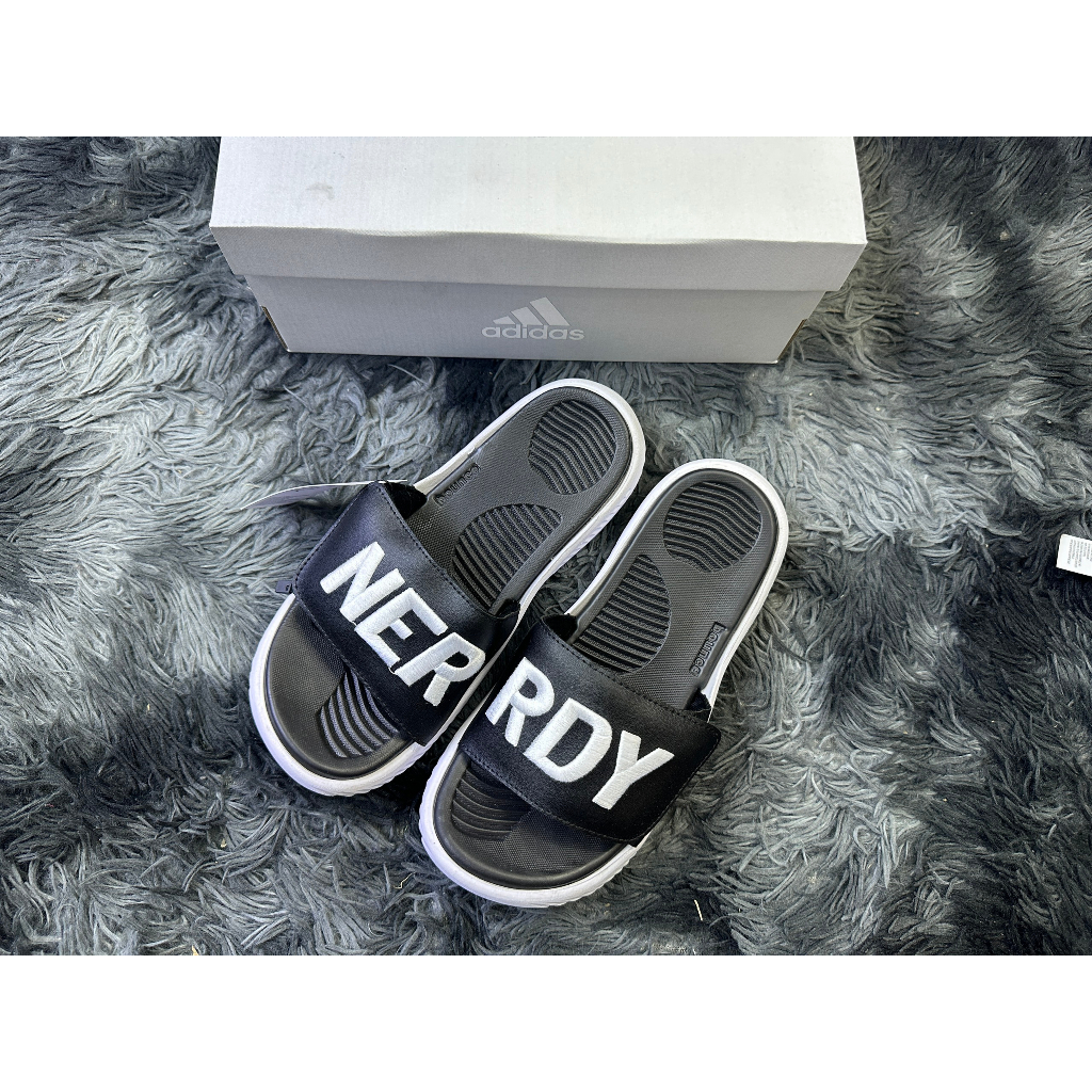 Dép Alphabounce Nerdy quai thêu