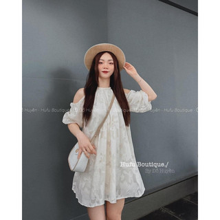 Váy hở vai cổ yếm