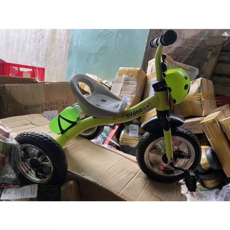 Xe đạp 3 bánh có giỏ đựng đồ và bình nước cho bé