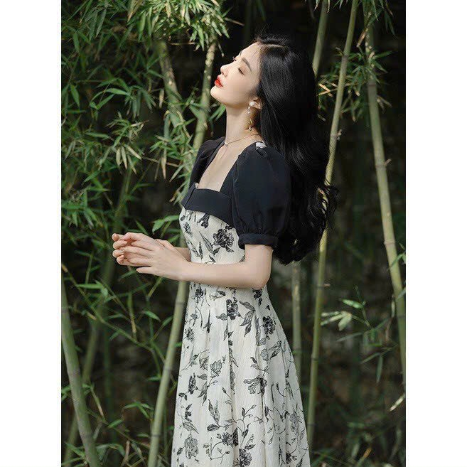 Đầm Họa Tiết Cổ Vuông Phối Đen Ngực Và Tay Sam Closet Phù Hợp Để Tới Công Sở, Đi Làm Hoặc Đi Chơi.