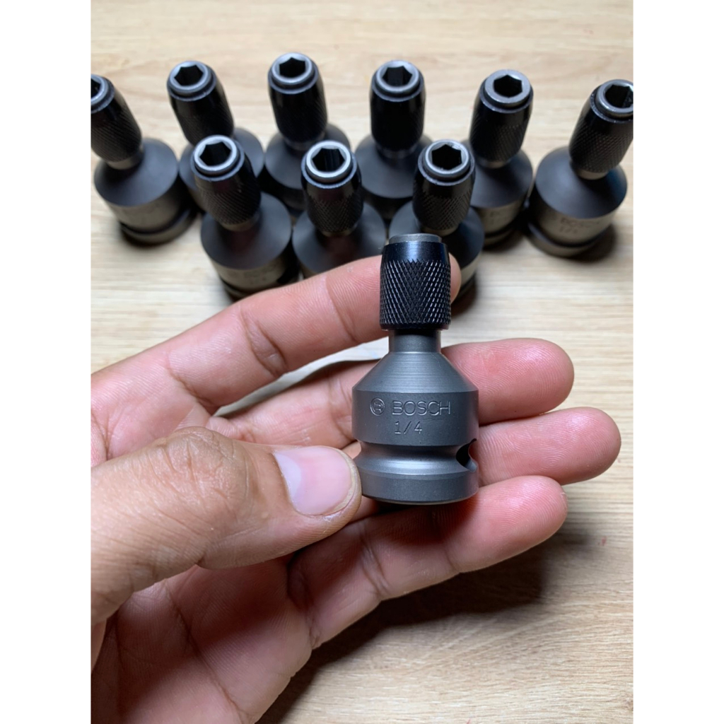 Đầu chuyển bulong sang bắn vít Bosch chính hãng có gài kèm 1 mũi vít PH2 dài 25mm ( SL : 1 cái )