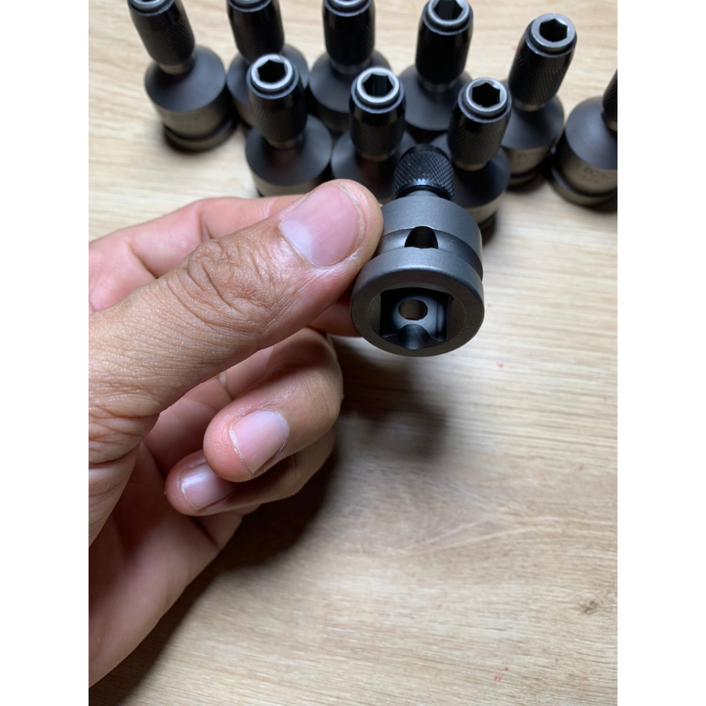 Đầu chuyển bulong sang bắn vít Bosch chính hãng có gài kèm 1 mũi vít PH2 dài 25mm ( SL : 1 cái )